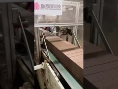 Präzision in Bewegung: Servosynchronisierte Ziegelschneidemaschine in Aktion